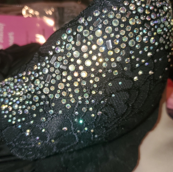 Victoria's Secret Special Edition Sparkling Aurora Borealis Push-Up Bra - Picture 14 of 16